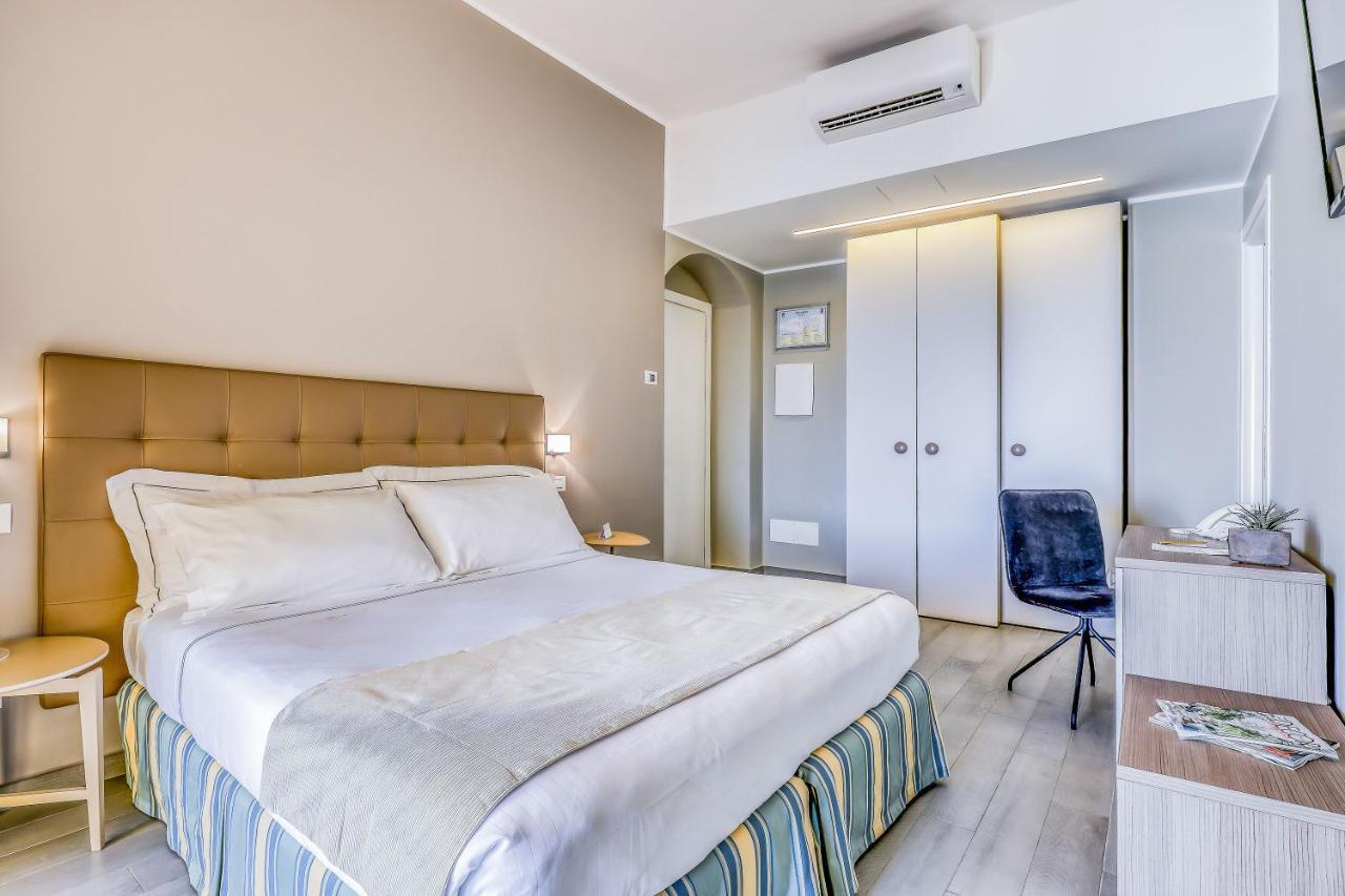 Hotel Albatros Varigotti Exterior photo